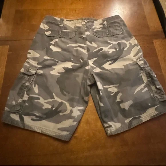 Lee Men's Gray Camouflage Cargo Shorts Size 40 - Picture 3 of 5